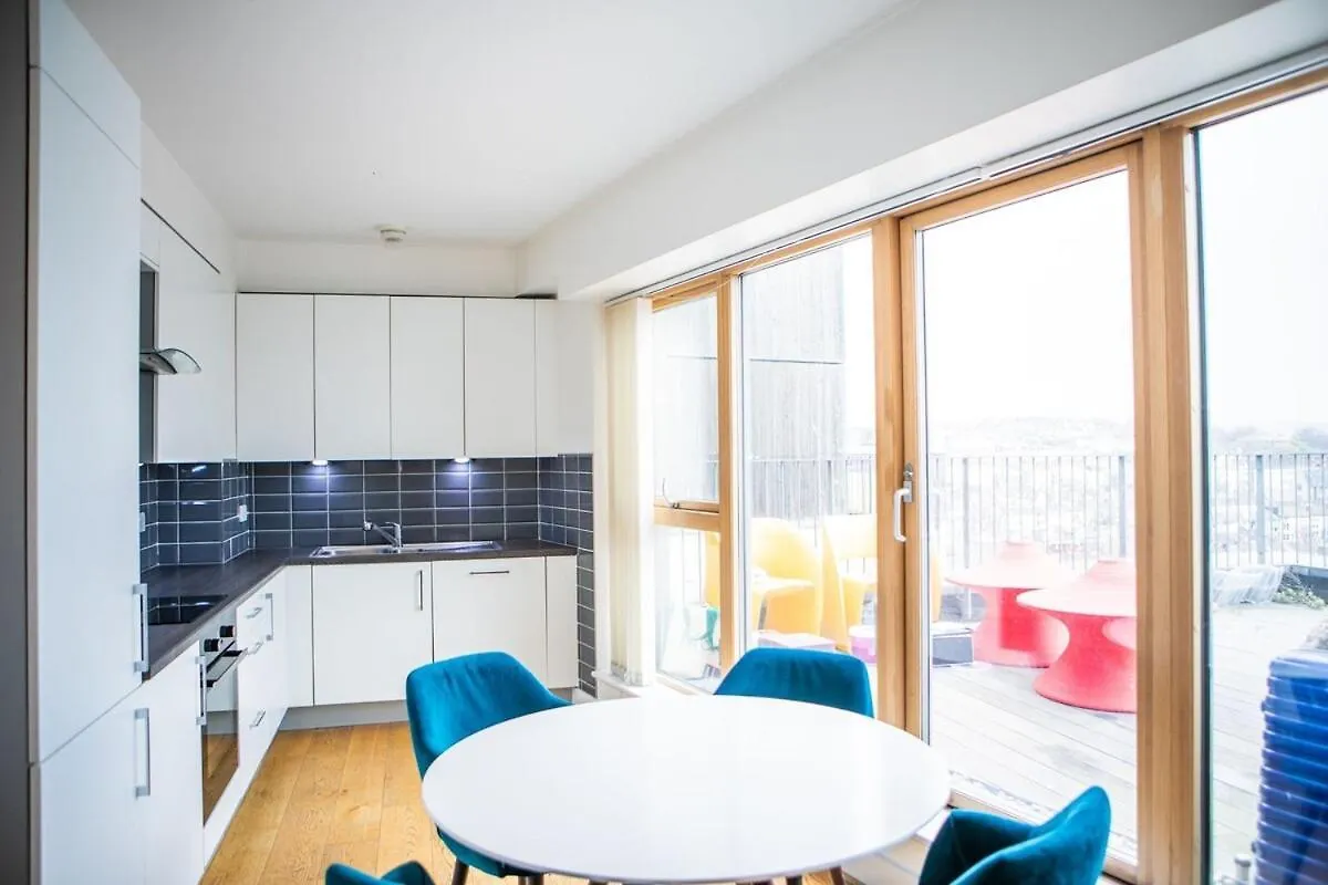 By Brighton Station Parking Central Two Bedroom Apartment Balcony Flat Accommodating Four Guests