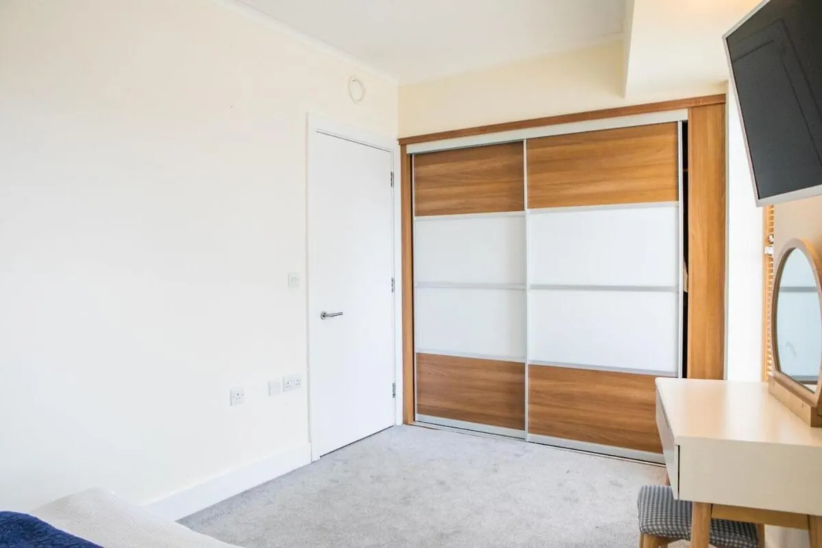 By Brighton Station Parking Central Two Bedroom Apartment Balcony Flat Accommodating Four Guests