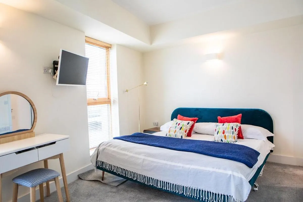 By Brighton Station Parking Central Two Bedroom Apartment Balcony Flat Accommodating Four Guests