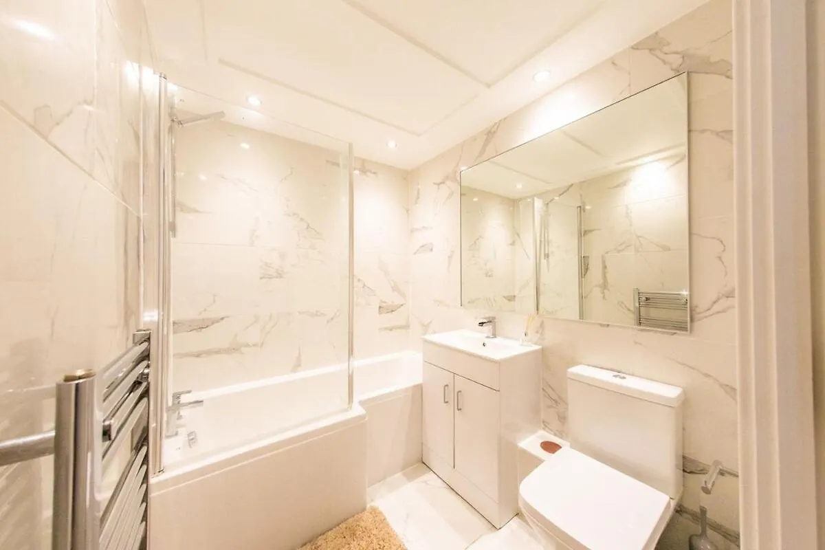 By Brighton Station Parking Central Two Bedroom Apartment Balcony Flat Accommodating Four Guests