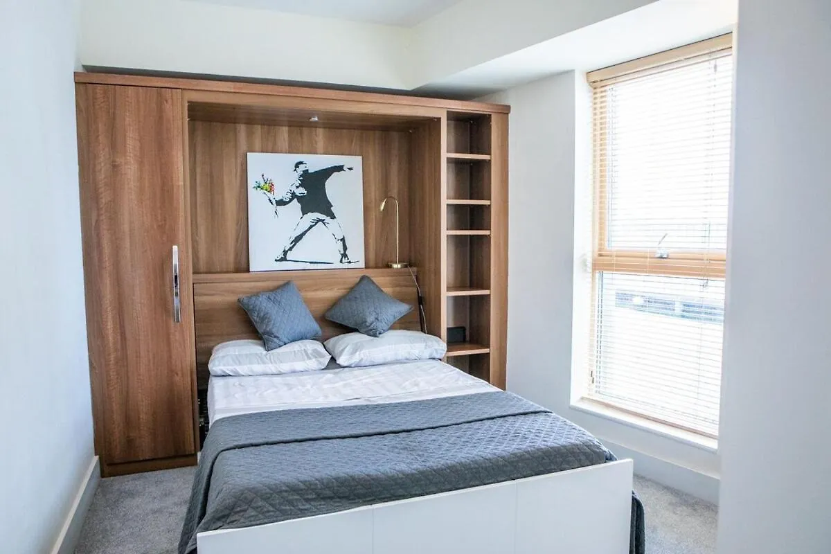 By Brighton Station Parking Central Two Bedroom Apartment Balcony Flat Accommodating Four Guests