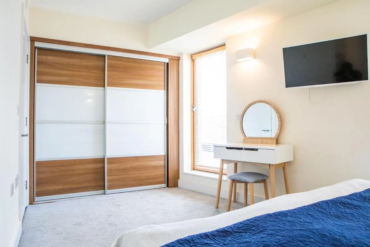 By Brighton Station Parking Central Two Bedroom Apartment Balcony Flat Accommodating Four Guests 0*,  United Kingdom