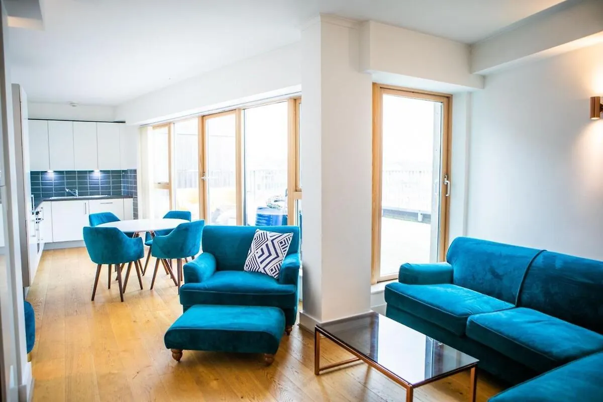 By Brighton Station Parking Central Two Bedroom Apartment Balcony Flat Accommodating Four Guests location